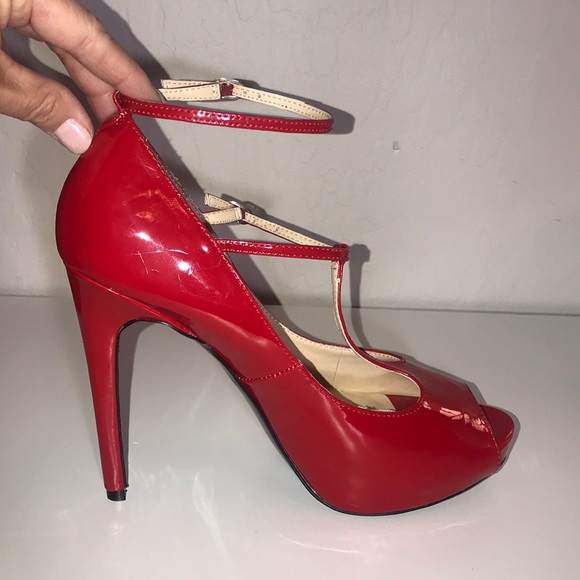 Guess | Suzie Red Patent Leather Platform Pumps - Picture 2 of 6